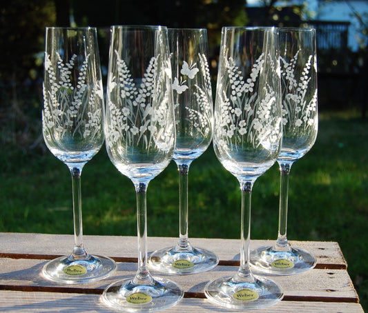 Sektgläser mit Blumen Schmetterling Motiv Handgeschliffen - Glasschleiferei Weber